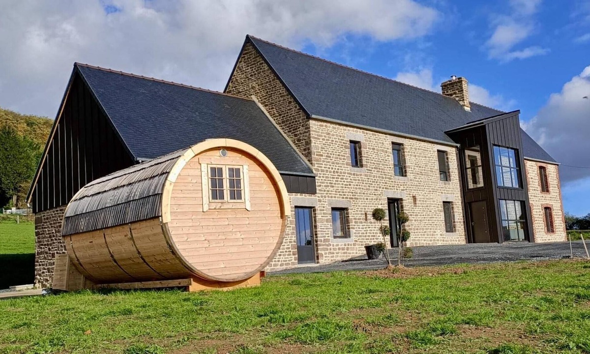 Le Beny Bocage Cottage | Maison des Bruyères 25 people : unusual housing, spa, Billard