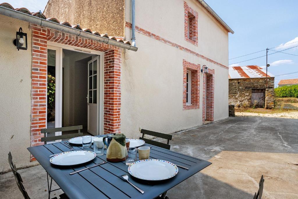Saint-Etienne-de-Mer-Morte House | Maison La Petite Muraillère