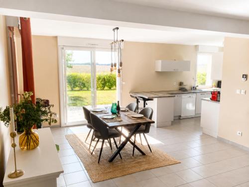 Lion-sur-Mer House | Maison lumineuse, proche plage et nature