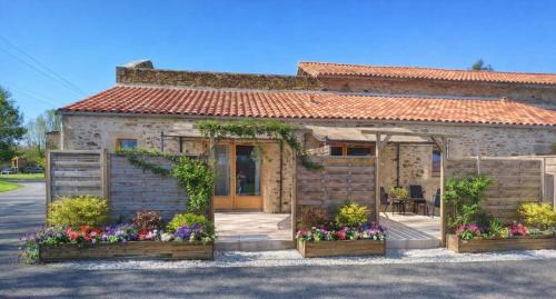 Les Epesses House | Maisonnette Familiale proche du PUYDUFOU