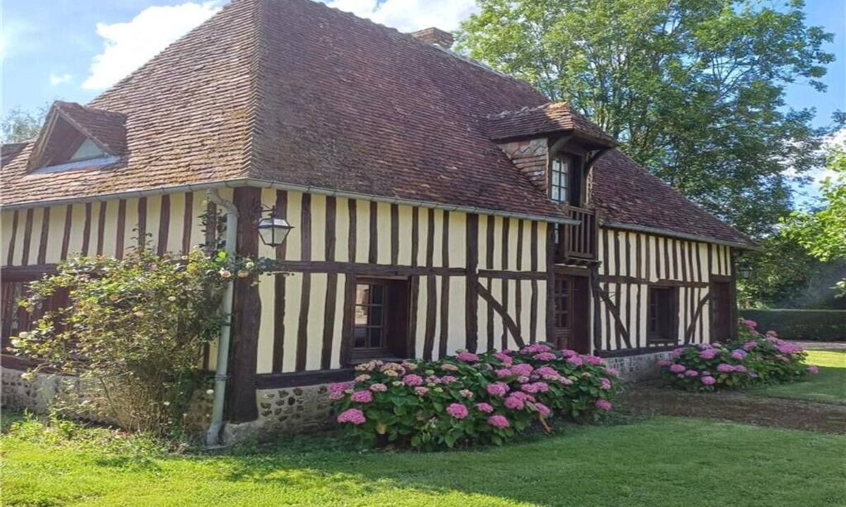 Le Sap-Andre House | Manoir du Val aux clercs with artist's studio