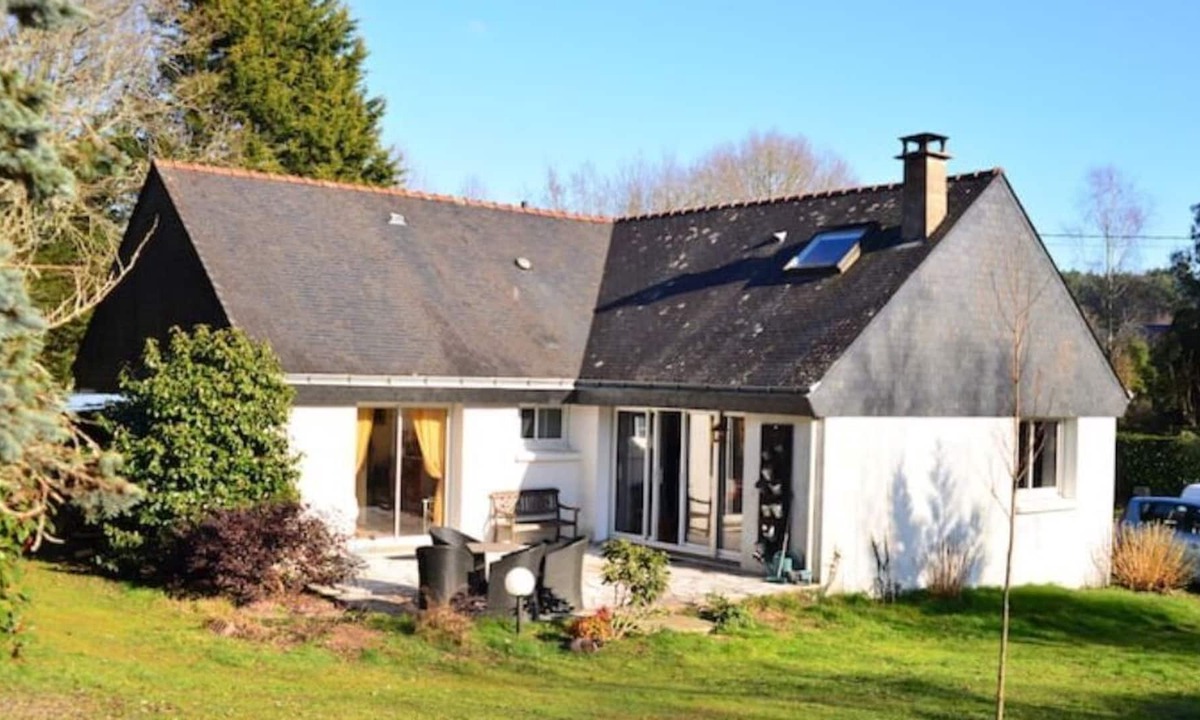 Saint-Nolff House | May weekends: warm contemporary house