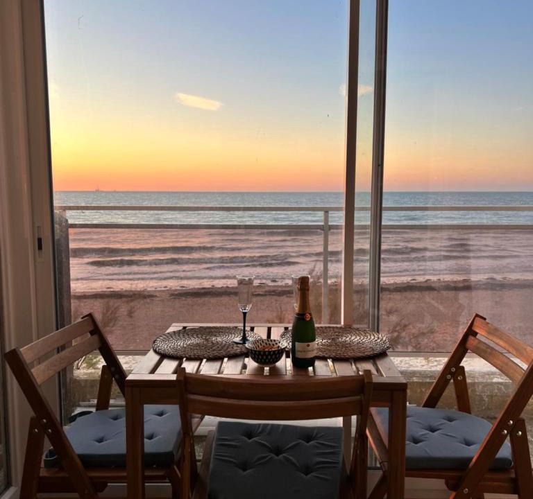 Bernieres-sur-Mer Apartment | Mettons les voiles - Appt vue mer avec loggia