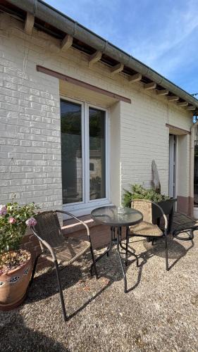 Mery-sur-Oise Bed & Breakfast | Mini studio et espace extérieur