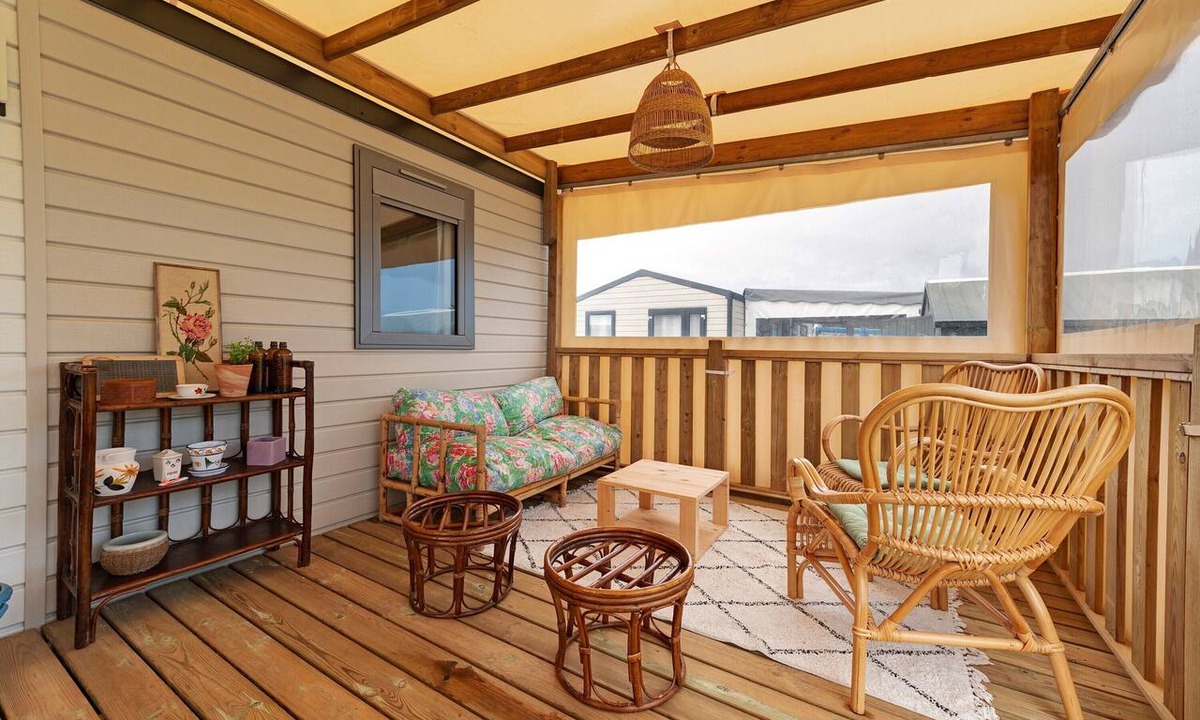 Erdeven House | Mobile Home – 6 Guests with Shared Pool, Terrace, and Garden