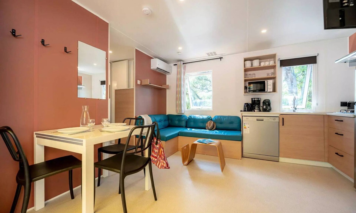 Tregunc House | Mobile Home | Comfort | 4 Bedrooms | 8 Guests | Raised Deck | A/C
