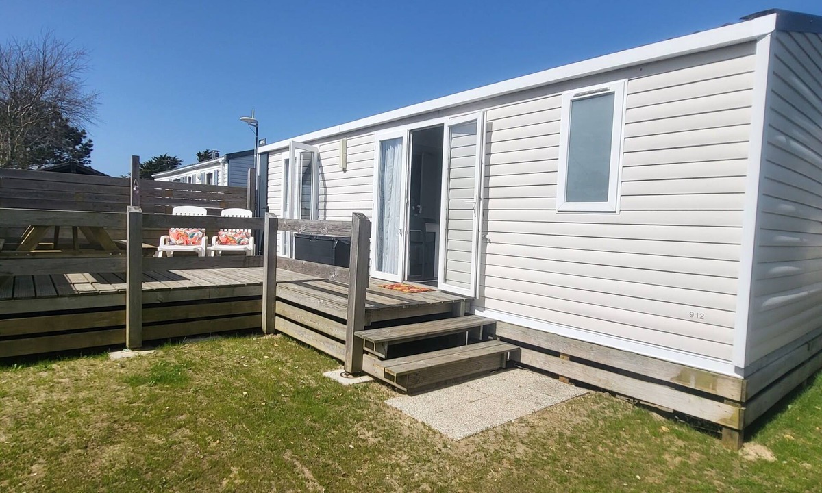 Les Pieux House | Mobile home rental on a 5-star campsite between land and sea.