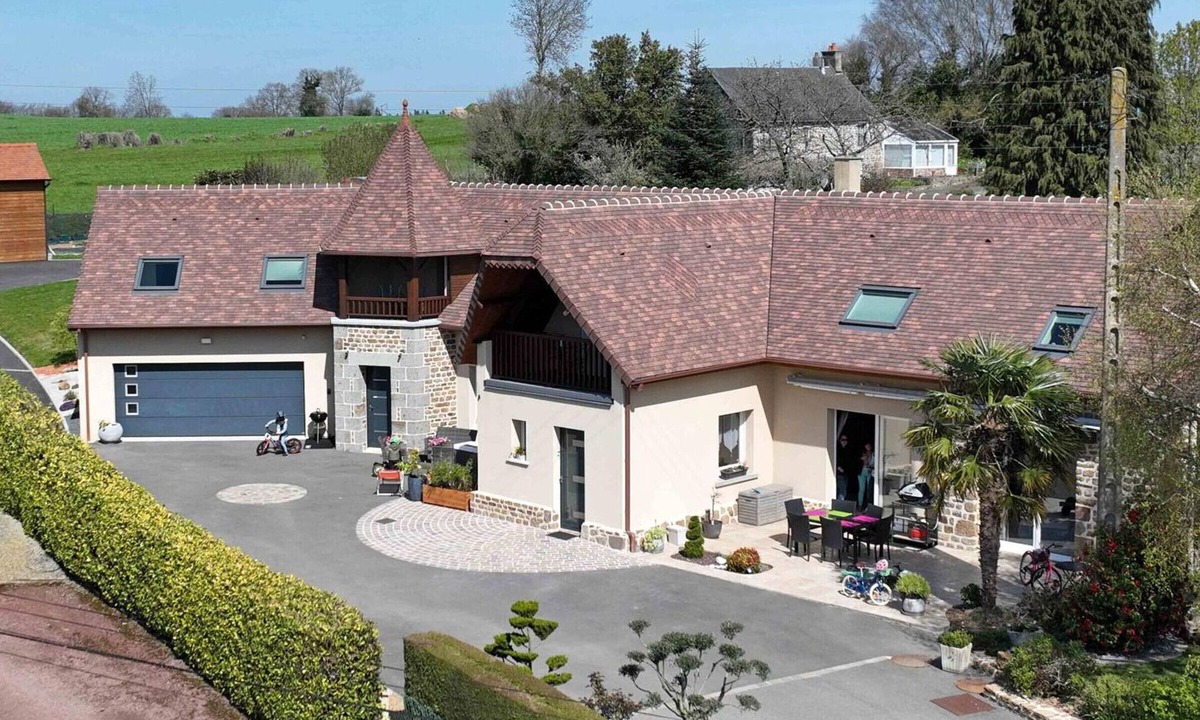Athis-Val de Rouvre Cottage | Modern house with private spa near the pond