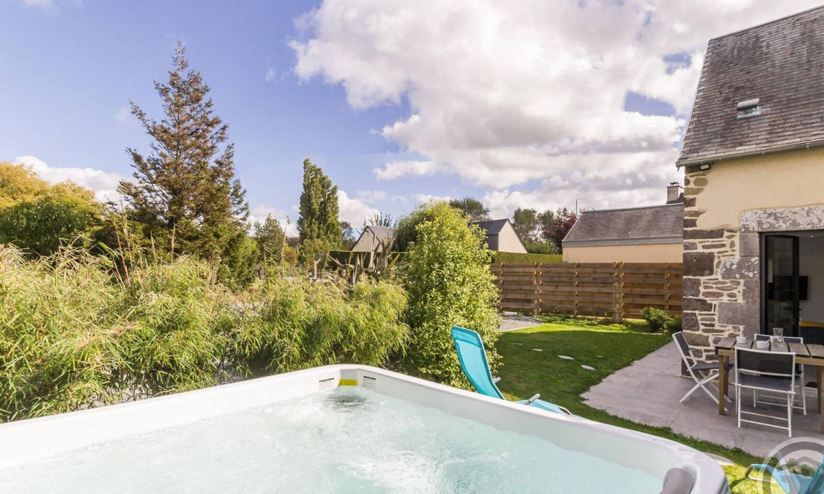 Lingreville Cottage | Modern house with spa and garden near the beach