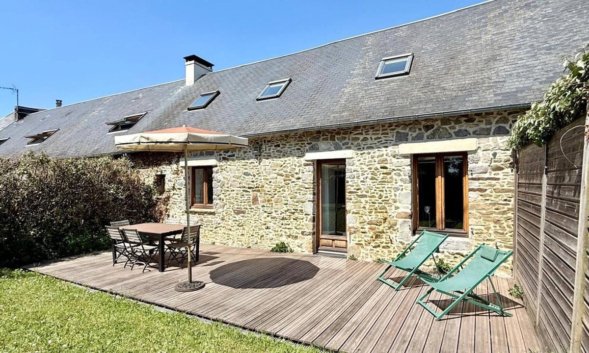 Lingreville Cottage | Modern house with parking and WIFI near the west coast