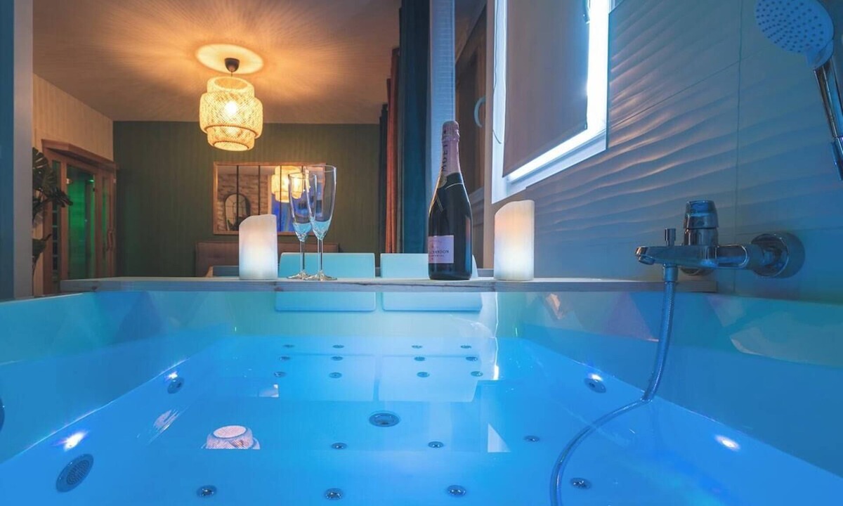 Republique Apartment | My Love, Private Jacuzzi & Sauna, Zen in the heart of Le Mans