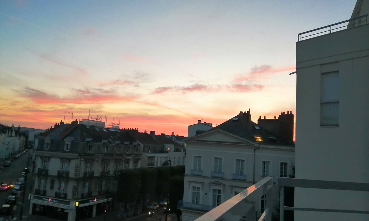Dobree-Bon Port Apartment | Nantes on foot! Downtown! Sunny 2-room apartment with terrace.