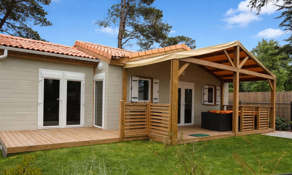 Saint-Hilaire-de-Riez Ski Chalet | New Chalet with Shared Pool, Near Beach - St. Hilaire de Riez - Sleeps 6