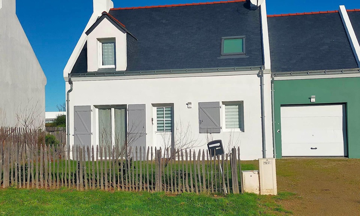 Le Palais House | New house for 6, near beach, pets welcome, Wi-Fi