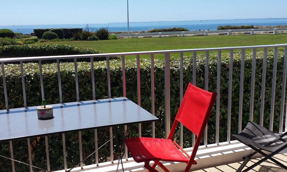 Quiberon Apartment | New south-facing seafront apartment (classified 3*) in a secure residence