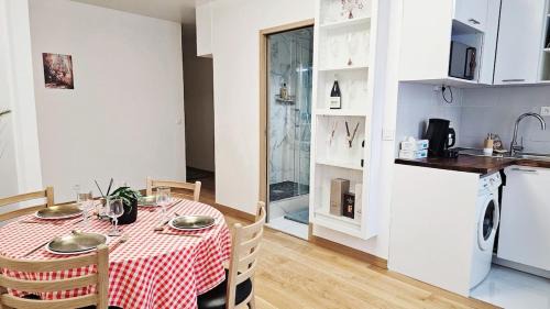 Asiatique Apartment | Nice apt with parking free