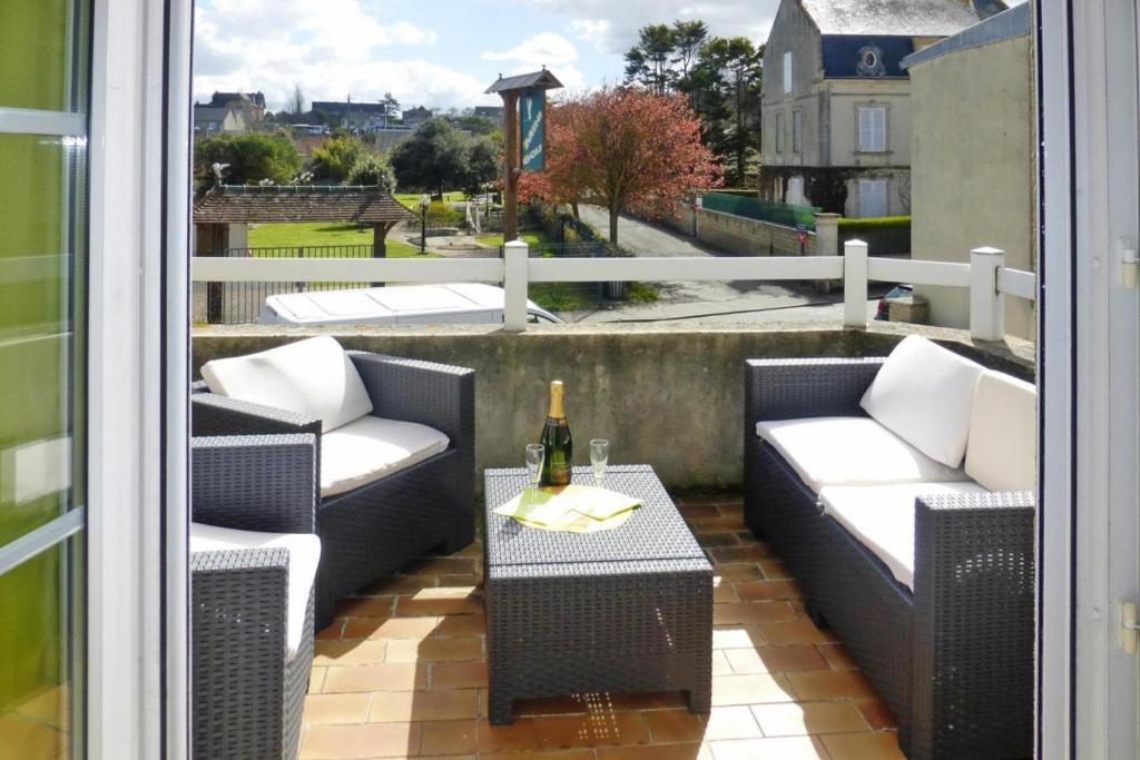 Arromanches-les-Bains Apartment | Nice holiday apartment 20 m from the beach, Arromanches-les-Bains