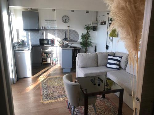 Croulebarbe Apartment | Nice studio and its terrace