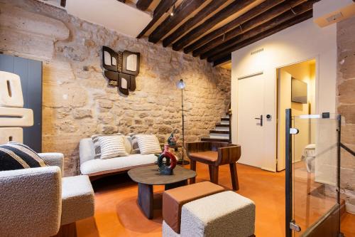 Quartier Sainte-Avoye Apartment | NoChichi Collections - Beaubourg