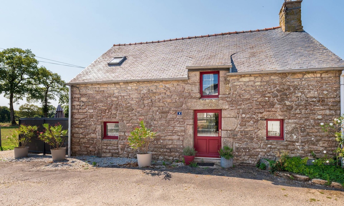 Questembert House | Non-air-conditioned country cottage near a farm
