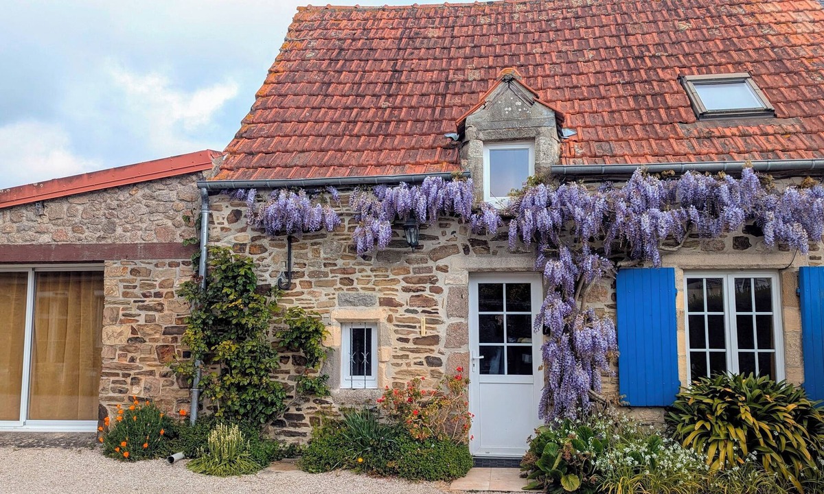 Quettehou House | Norman stone house, close to the sea and tourist attractions