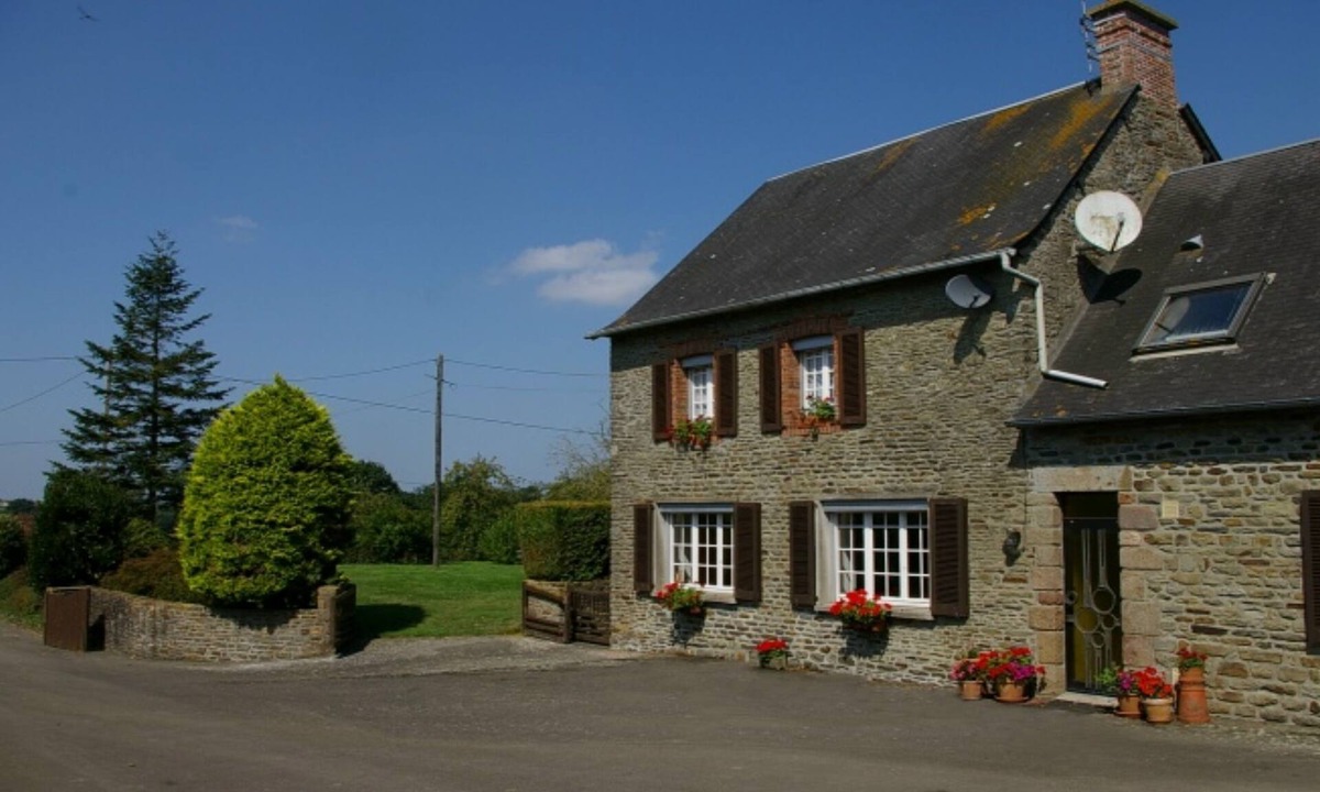 Macey House | Normandy country house with art gallery