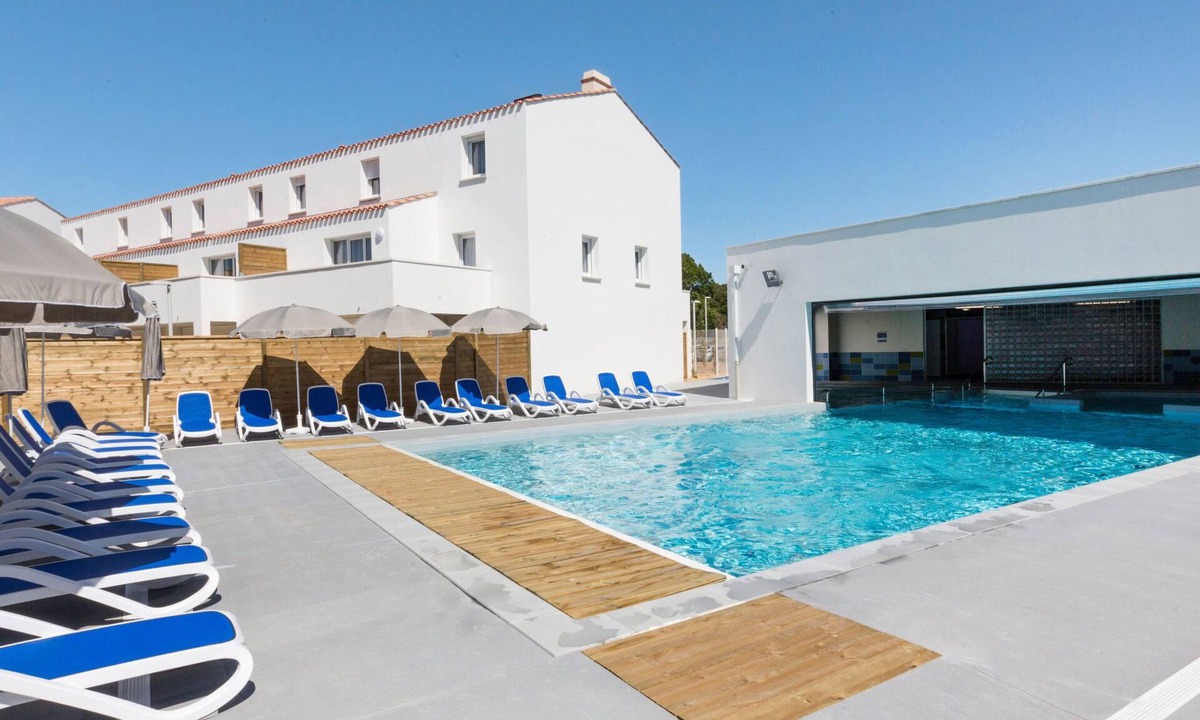 Noirmoutier-en-l'Ile Apartment | Odalys Dom.des Pins 3P Duplex 6 Pers by Interhome