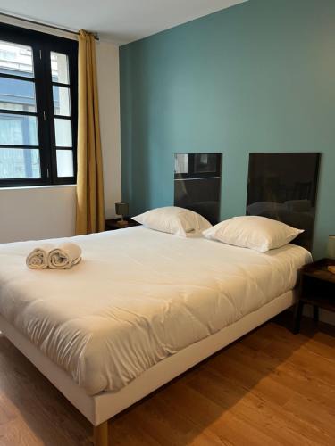 Saint-Aignan Apartment | Onyx Grey