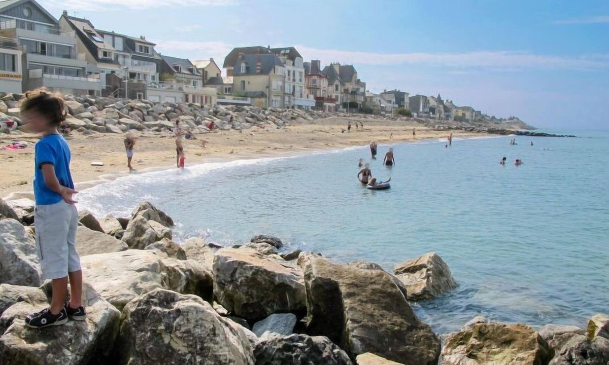 Hauteville-sur-Mer House | Oscar by Interhome