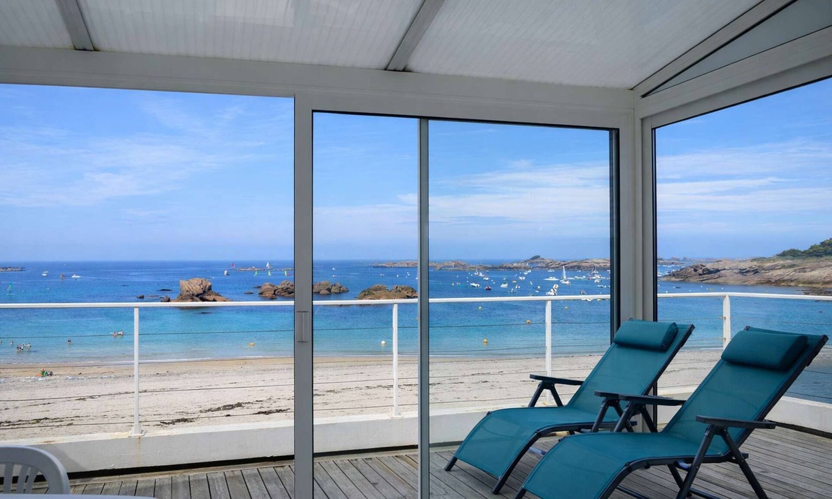 Tregastel Apartment | Panoramic Sea View 180° – Direct Beach Access – Terrace et Parking