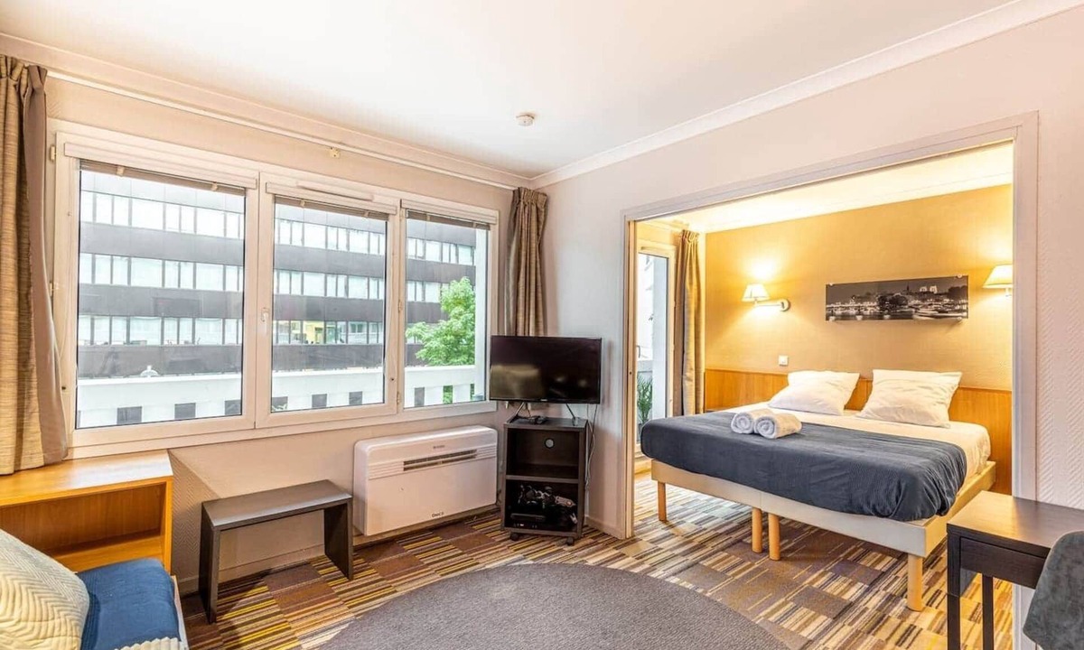 Issy-les-Moulineaux Apartment | Paris Expo Aparthotel Porte de Versailles +Parking