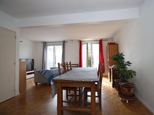 Le Mesnil-Saint-Denis House | Pavillon Racine