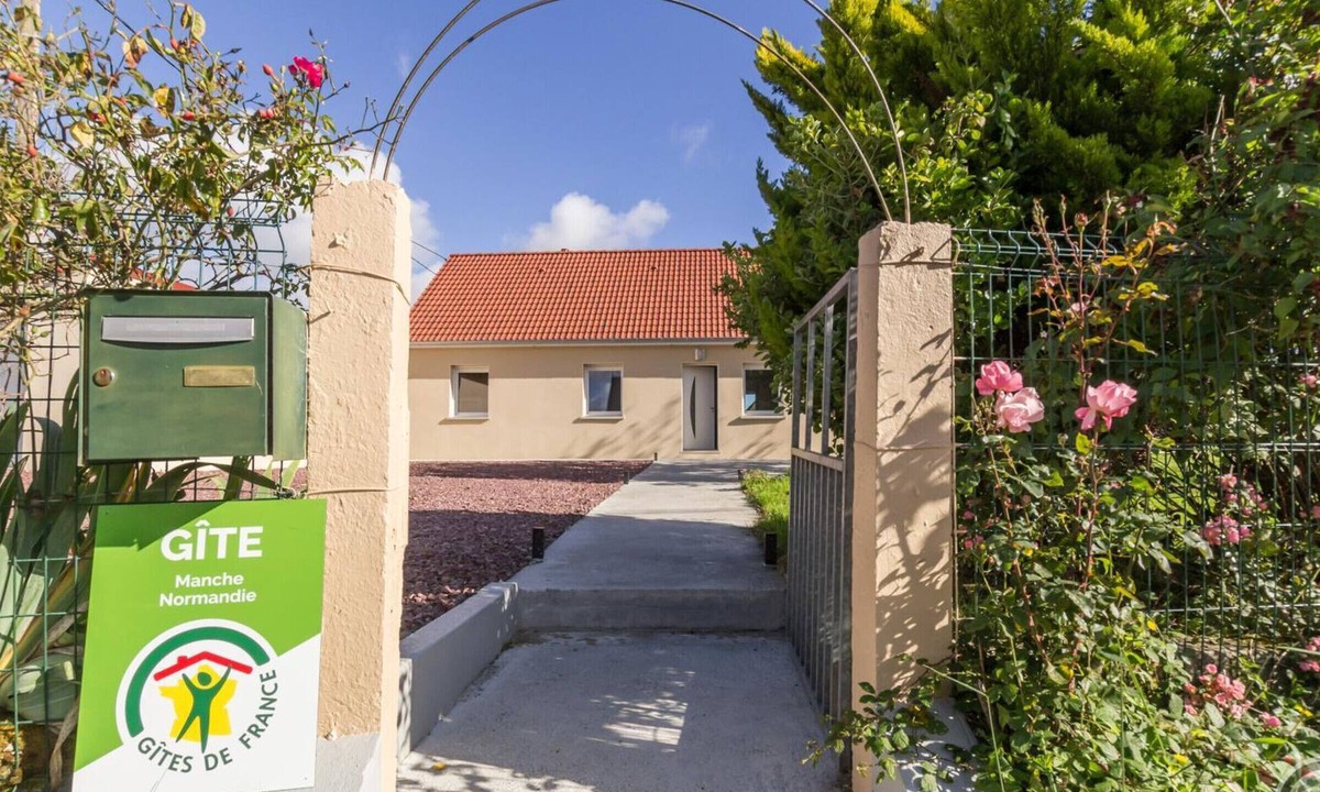 Vesly Cottage | Peaceful countryside house with garden and bikes available
