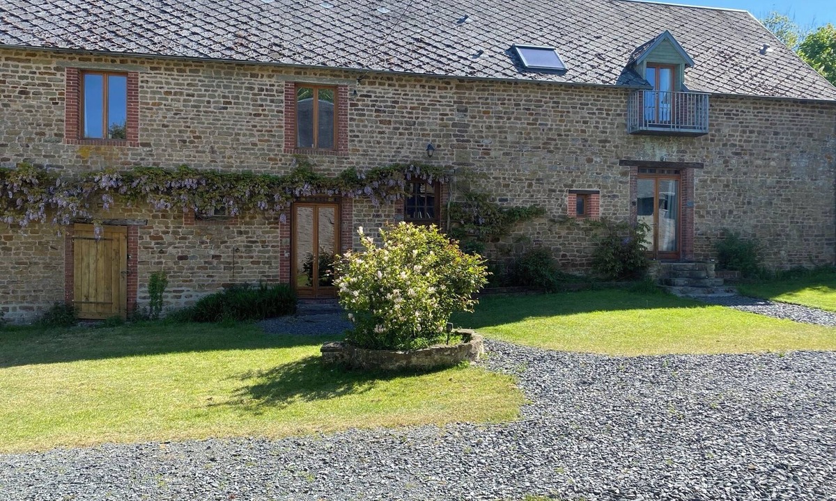 Saint-Amand Cottage | Pet-Friendly Normandy Gîte near Saint-Lô with a Large Garden, Horse Box Parking