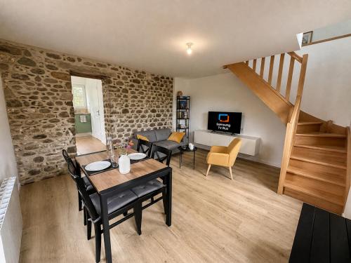 Crasville House | Petit coin de paradis - Parking & terrasse