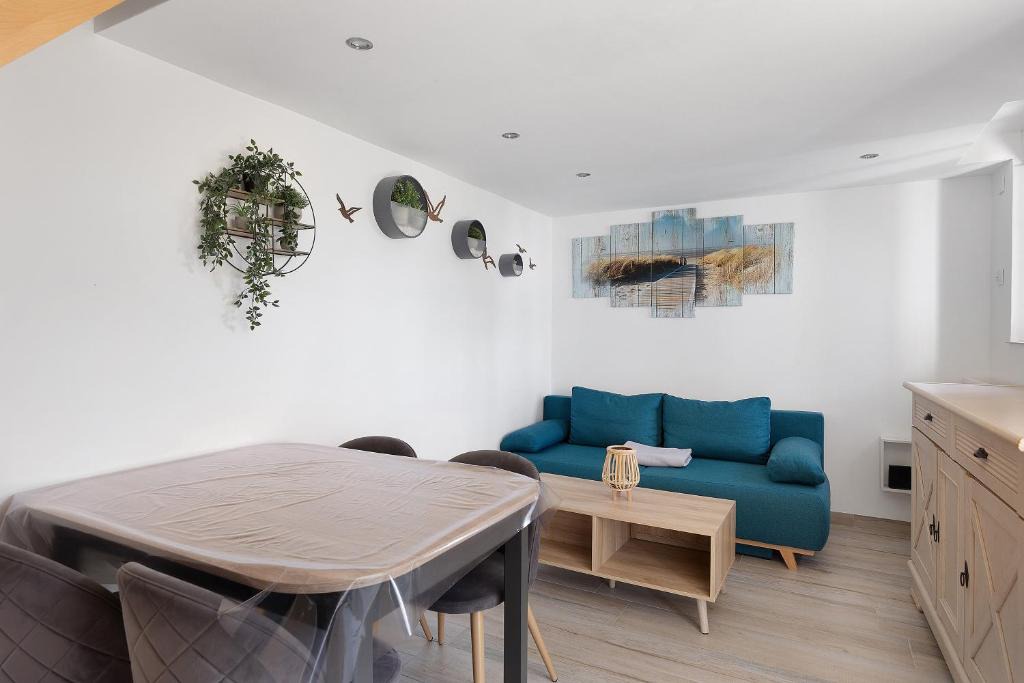 Huille House | Petit gîte bleu