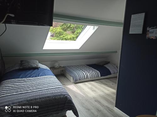 Neuilly House | Petit Studio Mansardé - 2 lits simples