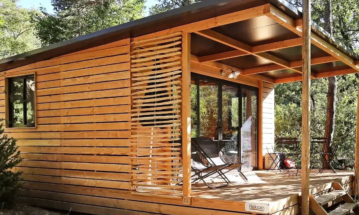 Brissac-Quince Ski Chalet | Premium Maine 1-Bedroom Cabin - TV - NEW FOR 2026, PRIVATE DOCK! Sleeps 2 to 4 people - 2 people included in the rate