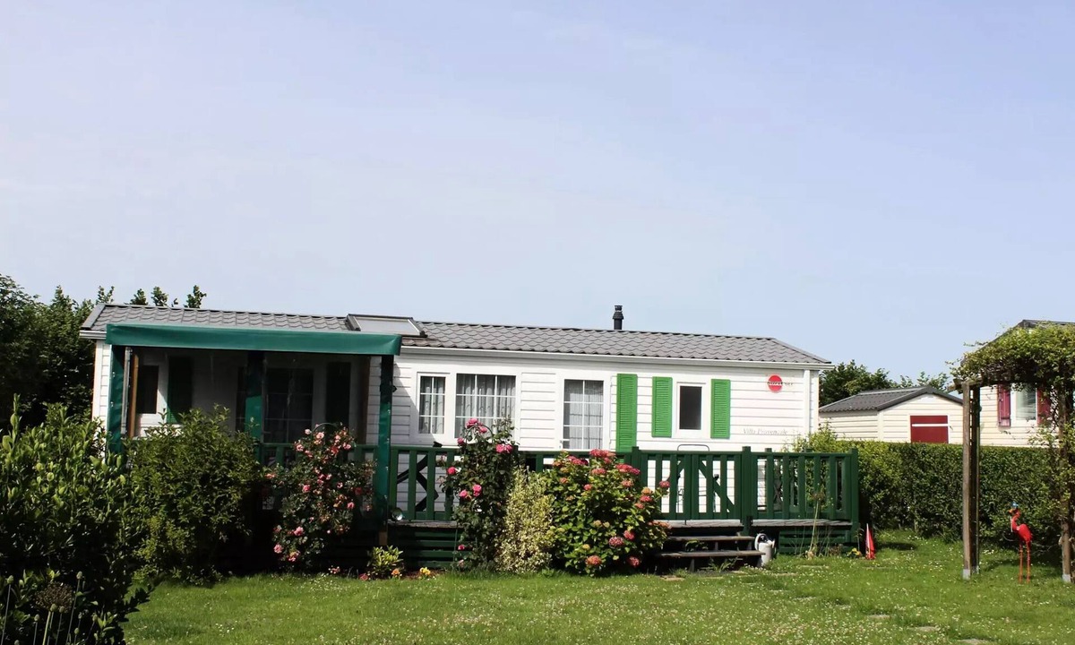 Balleroy House | Premium Villa 2-Bedroom Mobile Home - 40 m² + semi-covered patio + large garden; sleeps 4
