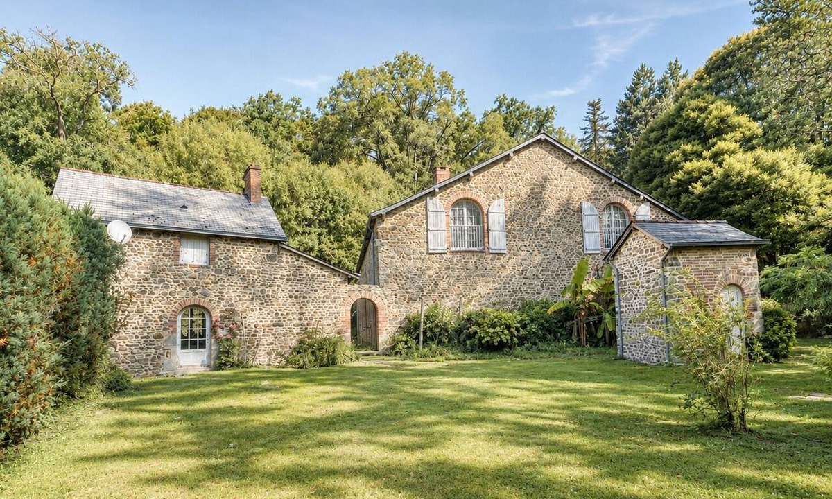 Saint-Cenere Cottage | Private Coach House on a French Château Estate