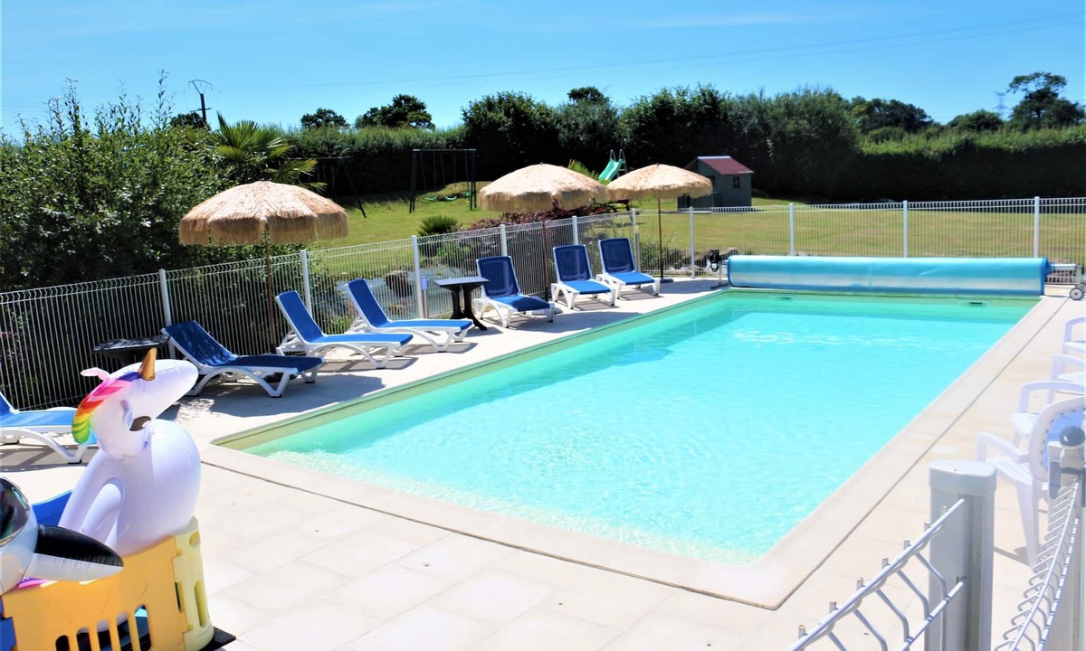 Nehou House | Puddle-duck La Mare Chappey, Child-Friendly, Heated Pool & Great Facilities