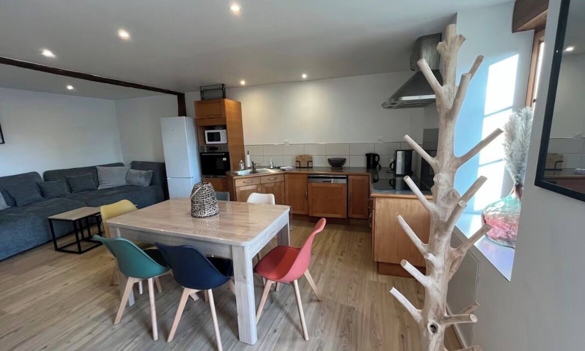 Les Pas House | Quiet country house 5 minutes from Mont Saint Michel. Sleeps 6 with baby