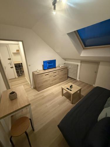 Jardin des plantes Apartment | Renovated studio Place Saint-Sauveur, Caen city center