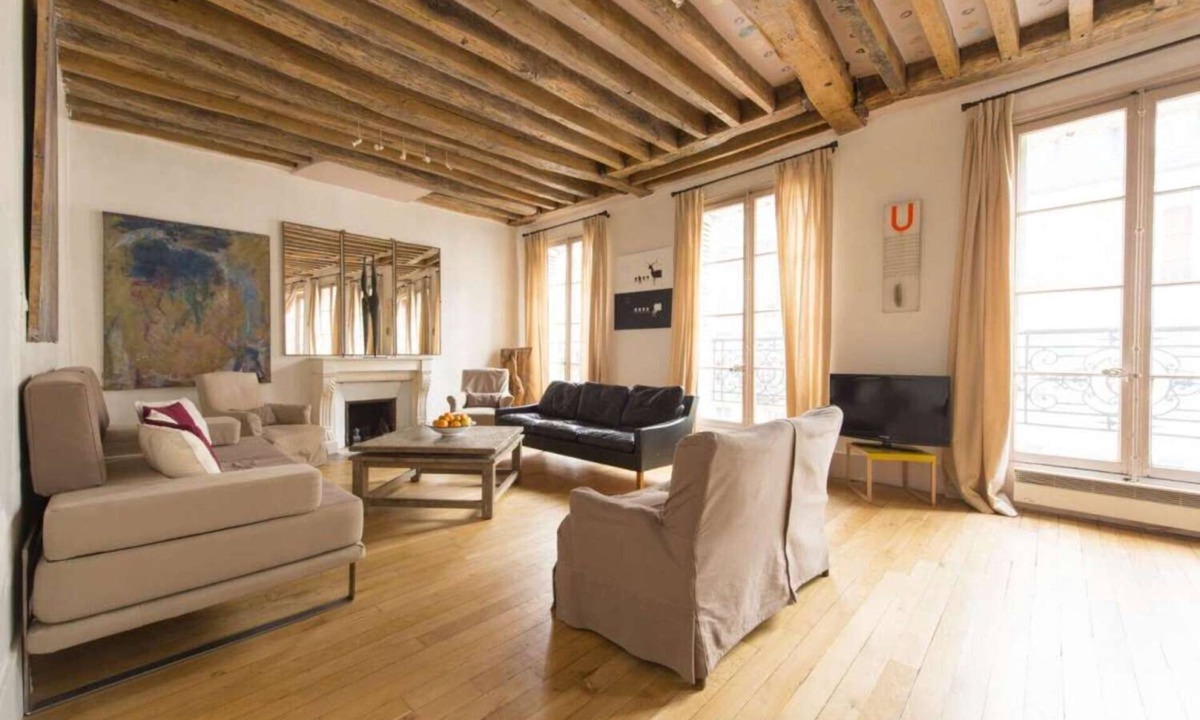 Marais Apartment | RICH PARISIAN CHARACTER IN THE HISTORIC MARAIS ON RAMBUTEAU