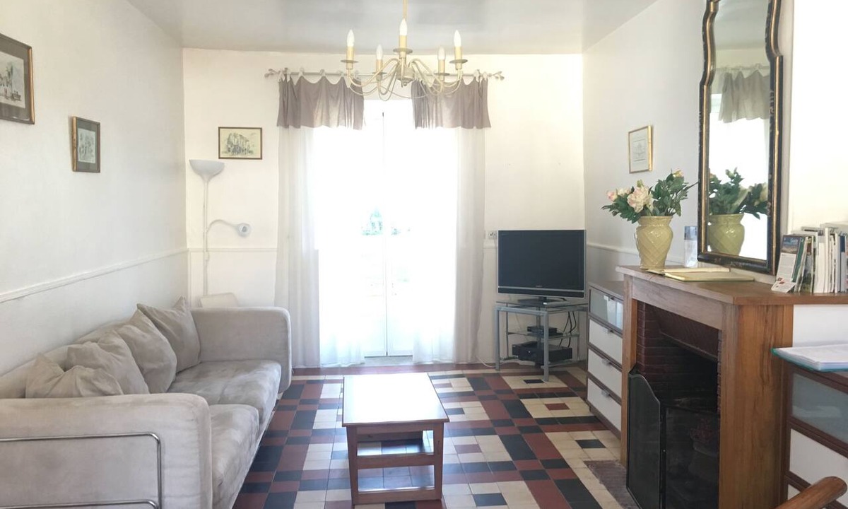 Arnouville-les-Mantes House | Roseland 3* Vacation Rental for 8 People Between Paris and Rouen, Thoiry, Giverny, and Versailles
