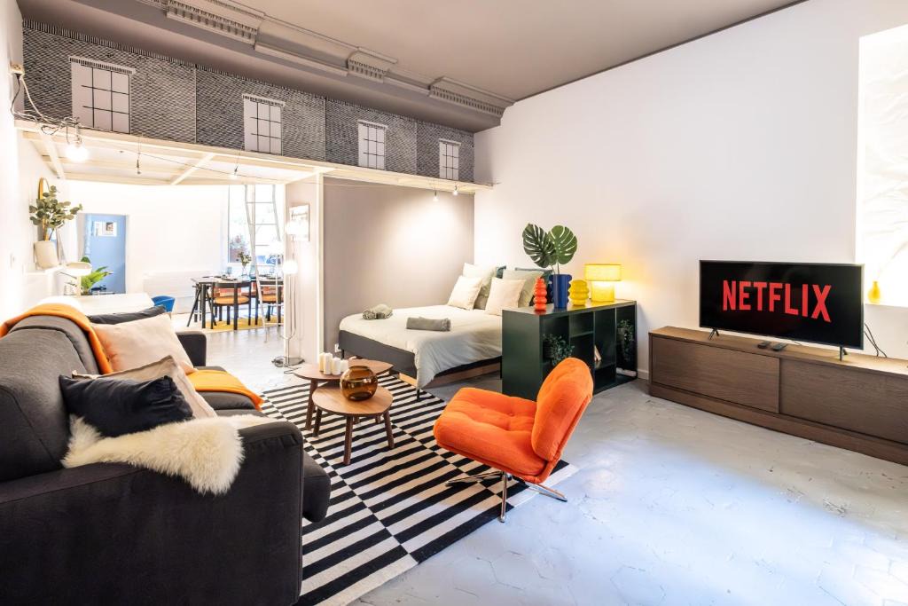 Les Halles Apartment | Saint-Honore - Art Deco Flat - Sleeps 5P