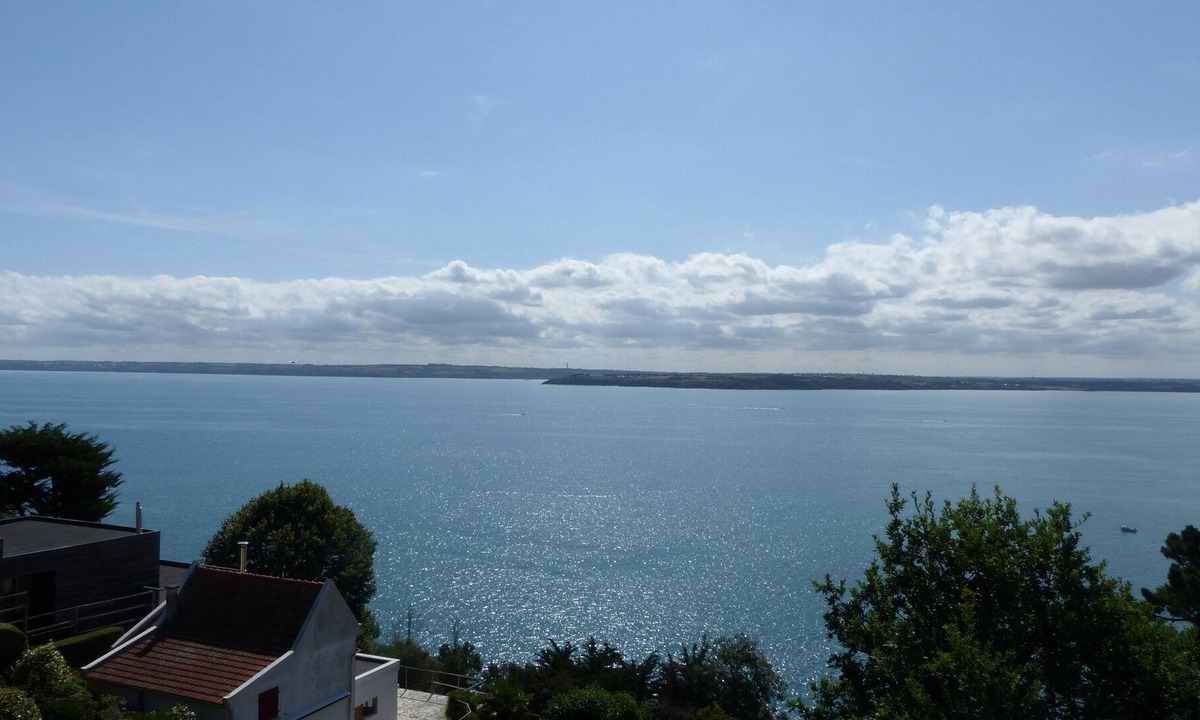 Plerin House | Sea view cottage on the Bay of Saint Brieuc, access GR34, 10 min walk from the beach