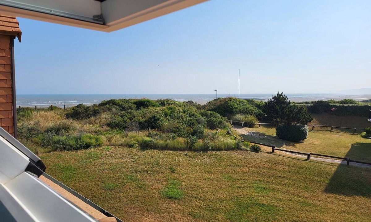 Merville-Franceville-Plage Apartment | Seafront duplex with balcony in Merville-Franceville-Plage