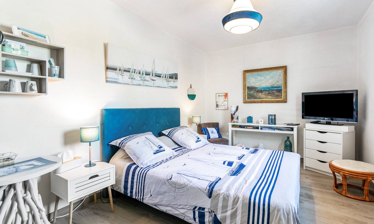 Binic-Etables-sur-Mer Bed & Breakfast | Seaside Guest Room – Beach 500m Away