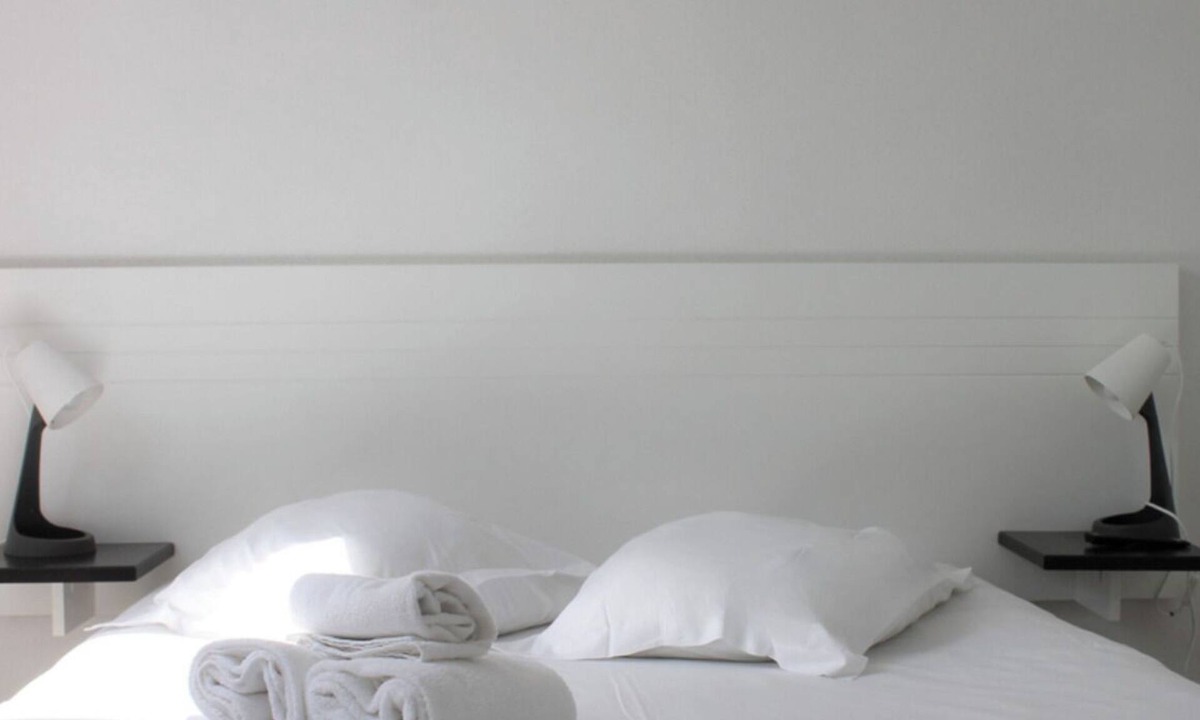 Grandcamp-Maisy Hotel | Seaside Grandcamp Retreat | 3.1 mi to Pointe du Hoc